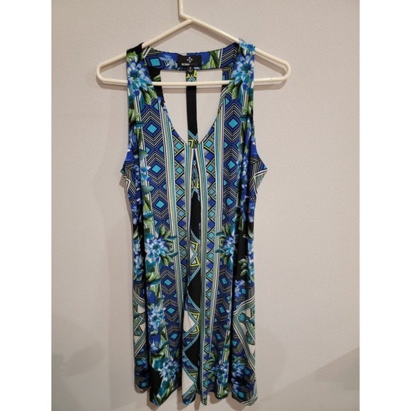 Ronni Nicole Dresses & Skirts - Ronni Nicole Racerback Sleeveless Short Dress Blue Print Size 8